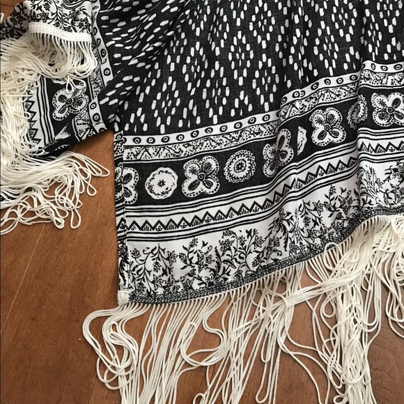 Abercrombie and Fitch Kimono - Picture 2 of 3